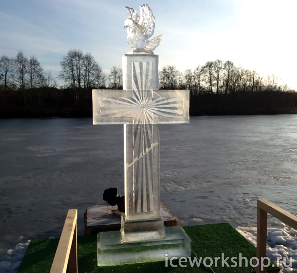 Ледяной крест на праздник Крещение 2020